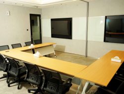 PT Menara Maritim Indonesia Selesaikan Pembangunan Interior Kantor Modern ILCS di Pelindo Tower