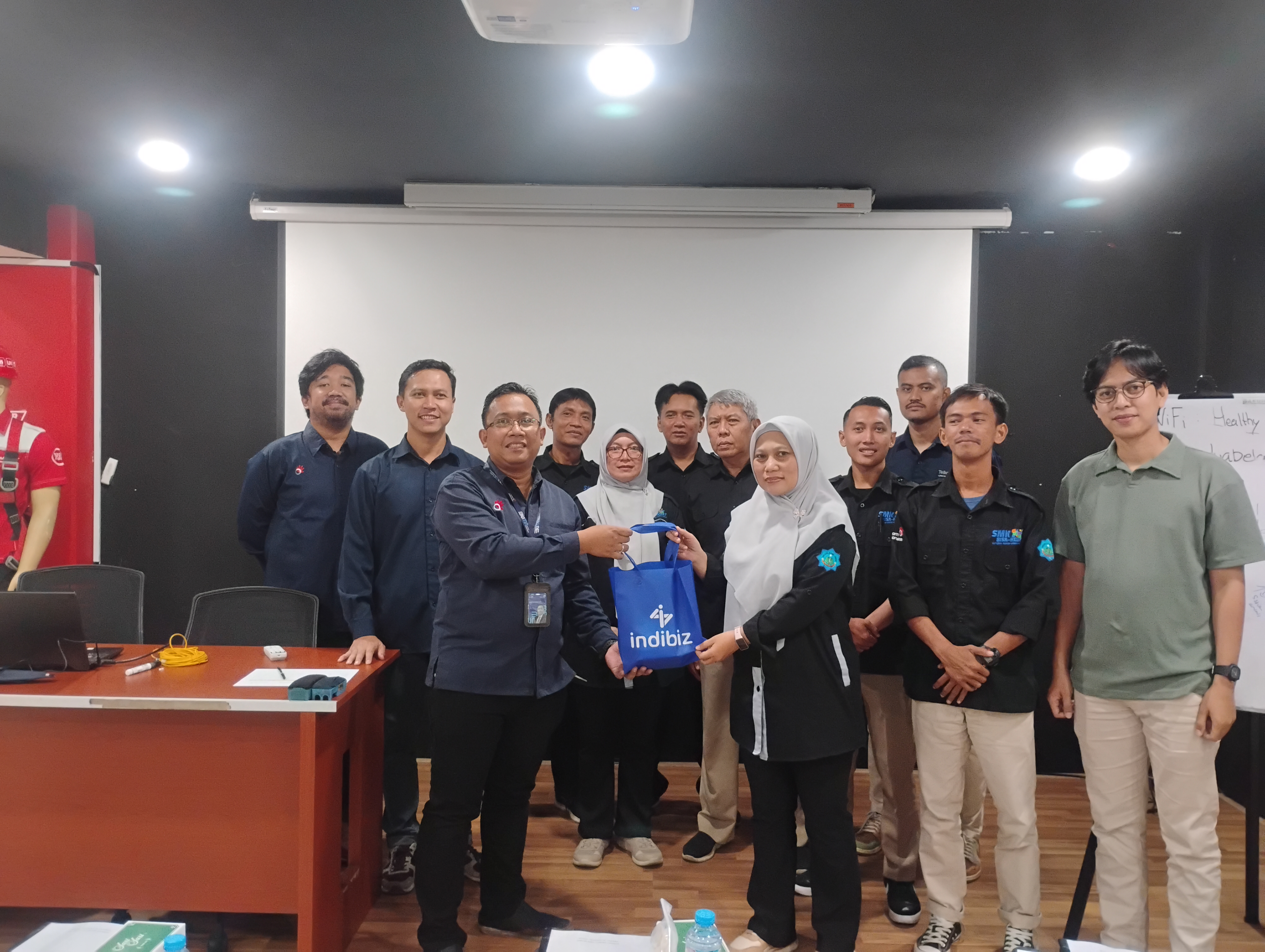 Tingkatkan Kualitas Pendidikan, Guru SMK Islamic Center Dilatih Teknologi Fiber Optik