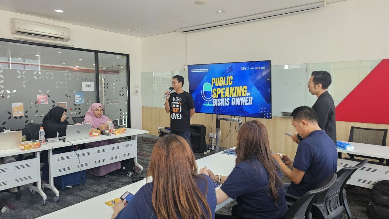 Unit BS Witel Jatim Timur Kolaborasi dengan Komunitas TDA Gelar Seminar Public Speaking untuk Pemilik Bisnis