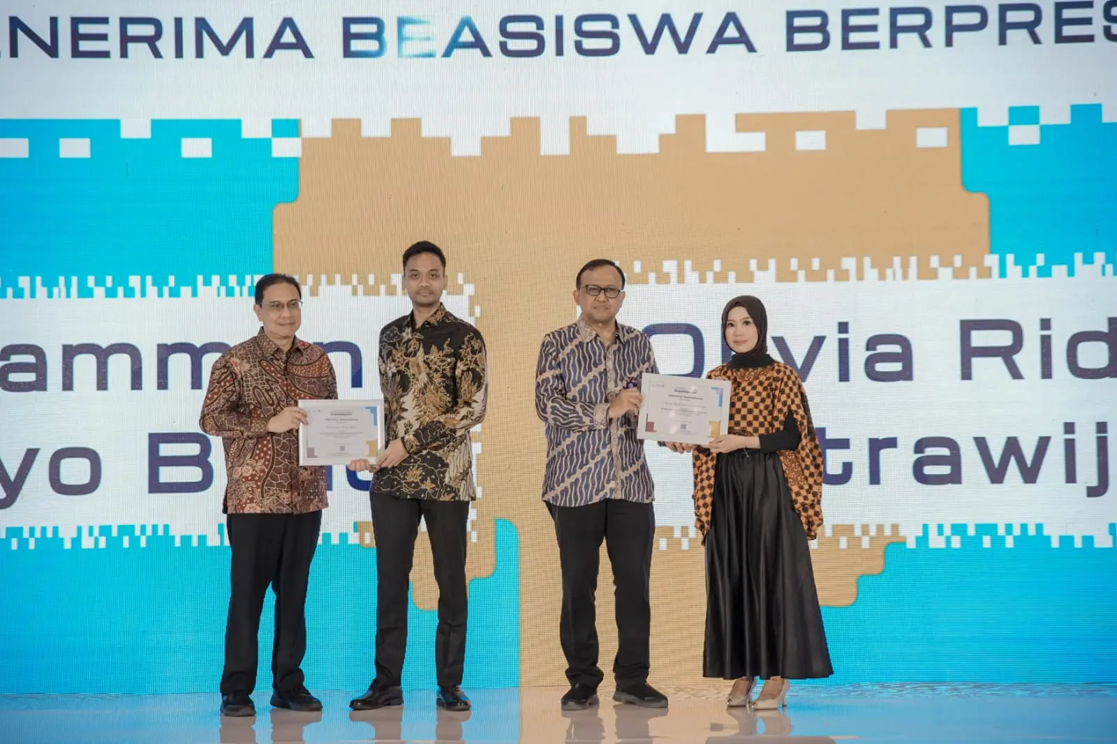 Mahasiswa program Pascasarjana FISIP UNAIR, Olivia Ridheta Citrawijaya, sukses meraih predikat Awardee Beasiswa Komdigi Berprestasi 2025