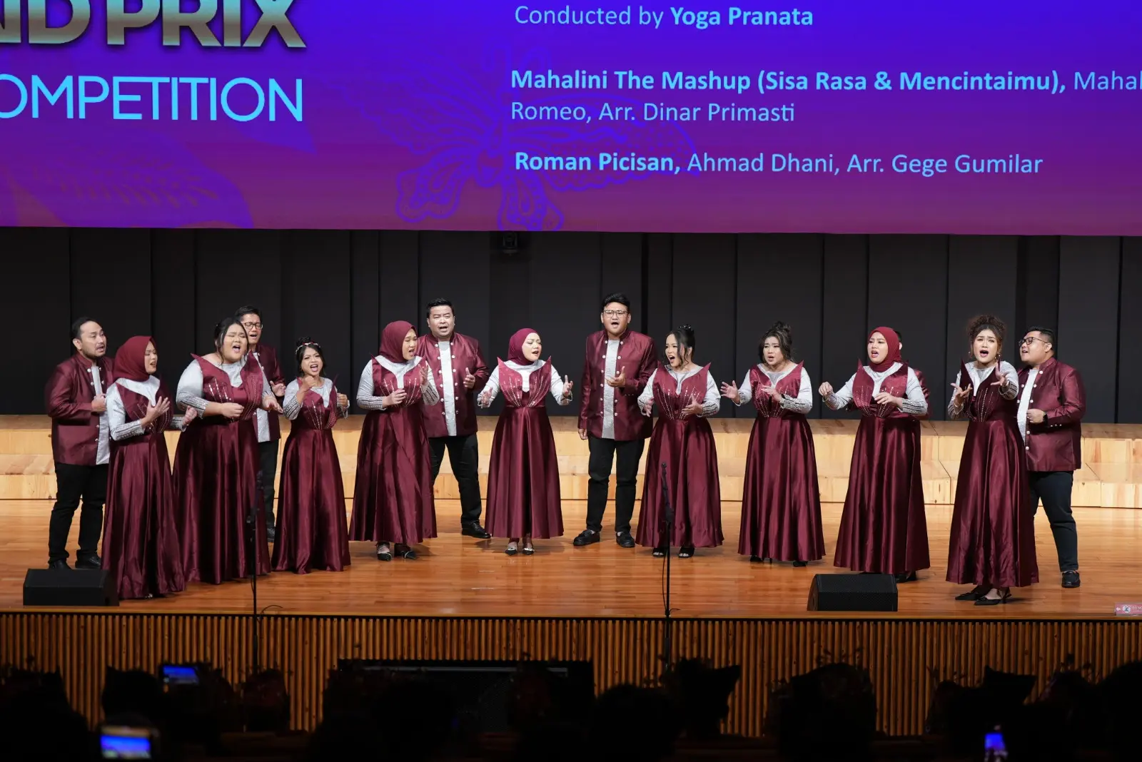 Karyawan PT Menara Maritim Indonesia Raih Penghargaan Best Presenter dan Juara Paduan Suara